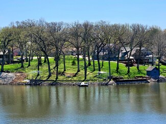 1566 Holiday Dr, Sandwich, IL 60548