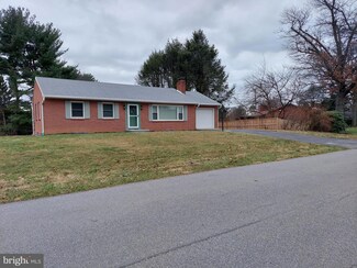 17941 Pin Oak Rd, Hagerstown, MD 21740