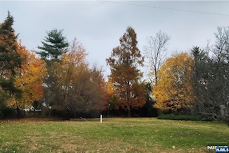 16 Jean Dr, Englewood Cliffs, NJ 07632