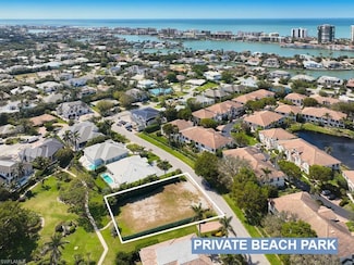 732 Park Shore Ct, Naples, FL 34103