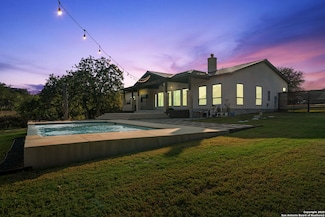 145 Bucks Ln, La Vernia, TX 78121