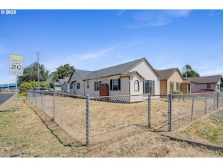 1702 10th St, Tillamook, OR 97141