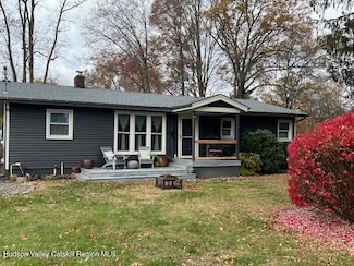 15 Closs Dr, Rhinebeck, NY 12572