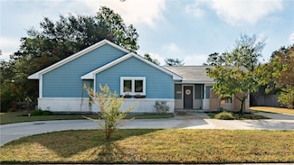 807 Lazy Ln, Bryan, TX 77802