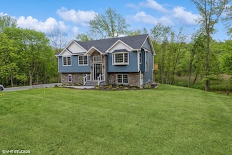 6 Reina Ct, Valley Cottage, NY 10989