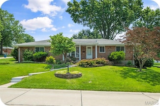 2210 Doran Dr, Saint Louis, MO 63125
