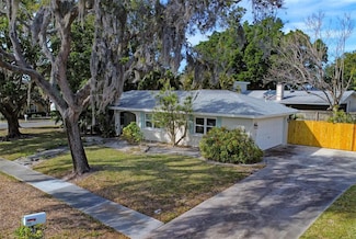 756 Hillcrest Dr, Bradenton, FL 34209