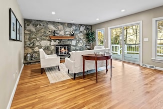 10 Foothill Rd, Framingham, MA 01702