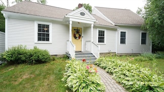 59 Whitins Rd, Sutton, MA 01590