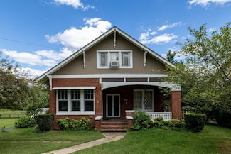 157 S Court St, Luray, VA 22835