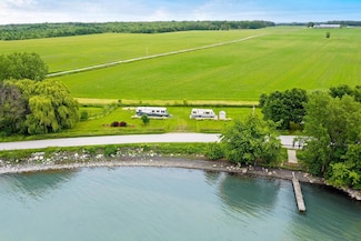 2657 W Shore Rd, Alburgh, VT 05440