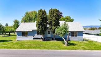 906 11th St E, Polson, MT 59860