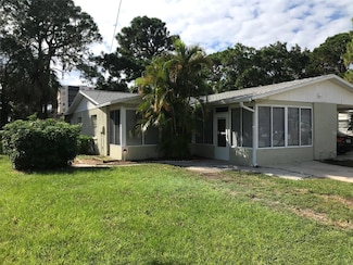 2916 24th St W, Bradenton, FL 34205