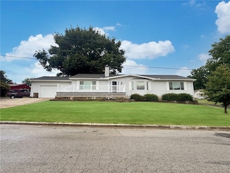 100 W 12th St, Higginsville, MO 64037