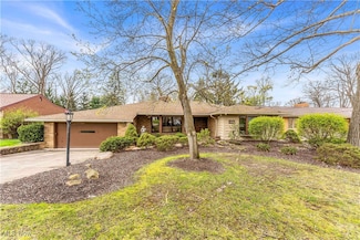 6125 Hillside Rd, Independence, OH 44131