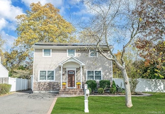 785 Franklyn Ave, Bohemia, NY 11716