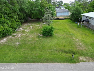 6027 Apache Dr, Kiln, MS 39556