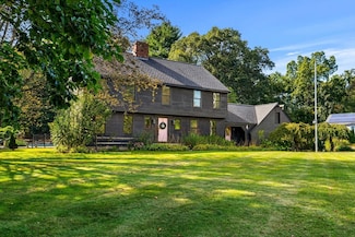 4 Buchan Rd, Andover, MA 01810