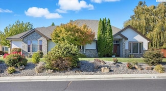 3111 W Canyon Lakes Dr, Kennewick, WA 99337
