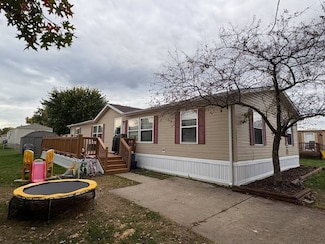 29402 Georgetown Dr, Chesterfield, MI 48051