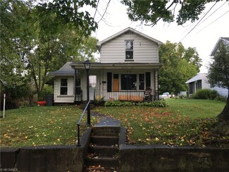 73 Summit St, Leetonia, OH 44431