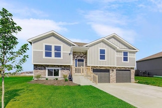 707 Wood Sage Ct, Raymore, MO 64083