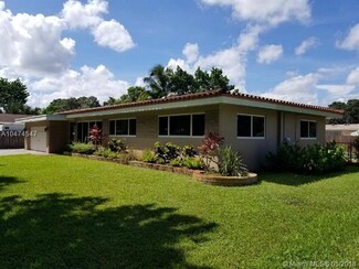 5521 SW 3rd St, Plantation, FL 33317