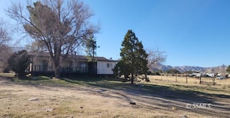 10368 Windmill Ln, Weldon, CA 93283