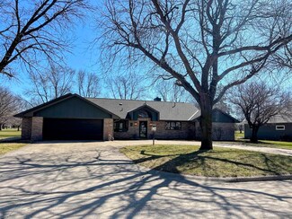 1414 Country Club Ln, Spencer, IA 51301