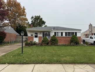 17970 S Wind Dr, Fraser, MI 48026