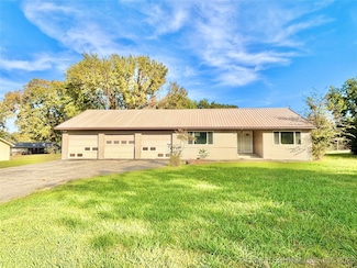 113 N T 200 St, Stigler, OK 74462
