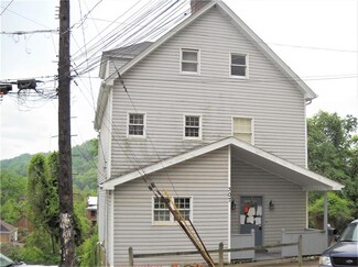 307 3rd St, Pitcairn, PA 15140