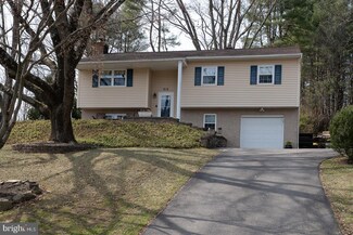 816 Falcon Ln, West Chester, PA 19382