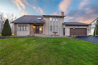 179 Old English Dr, Rochester, NY 14616