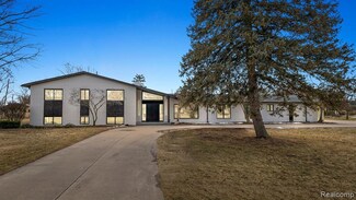 21725 Normandale St, Beverly Hills, MI 48025