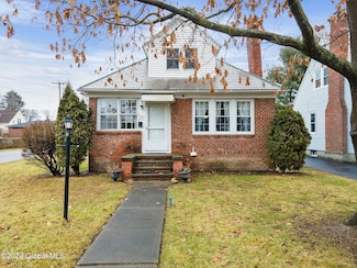 25 Fordham Ct, Albany, NY 12209