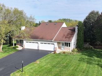 1335 Jensen Ct, Delafield, WI 53018