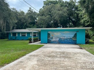 7200 W Crestview Ln, Crystal River, FL 34429