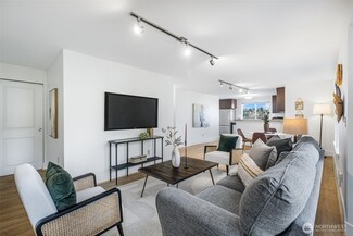 209 N 39th St Unit 201, Seattle, WA 98103