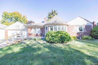 18001 Elizabeth St, Roseville, MI 48066