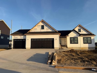 4609 Sonoma Dr, Cedar Falls, IA 50613