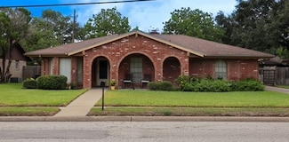 1426 E Ailsie Ave, Kingsville, TX 78363