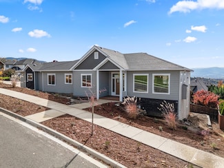4260 Falcon Ridge Terrace, Medford, OR 97504