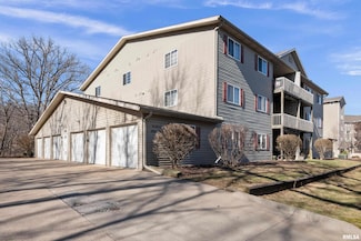 3814 Creek Hill Dr, Bettendorf, IA 52722