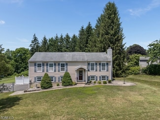12 River Bend Rd, Clinton, NJ 08809