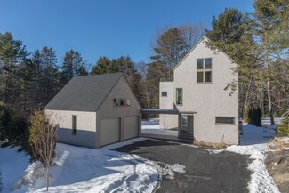 156 Foreside Rd, Falmouth, ME 04105
