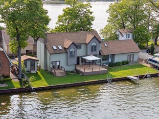 1176 Lakeside Dr, Howell, MI 48843