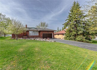 138 Cherry Ln, Seven Hills, OH 44131