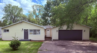 6167 Sonny Ave, Flushing, MI 48433