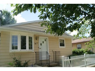 1148 Stratford St, Barberton, OH 44203